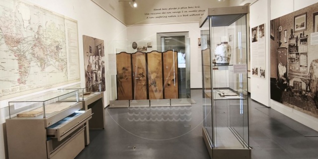 Admiral and the Japanese Screen 